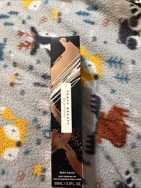 Fenty Beauty Body Sauce Illuminating Tint — Bronze Packaging (Black & Bronze)